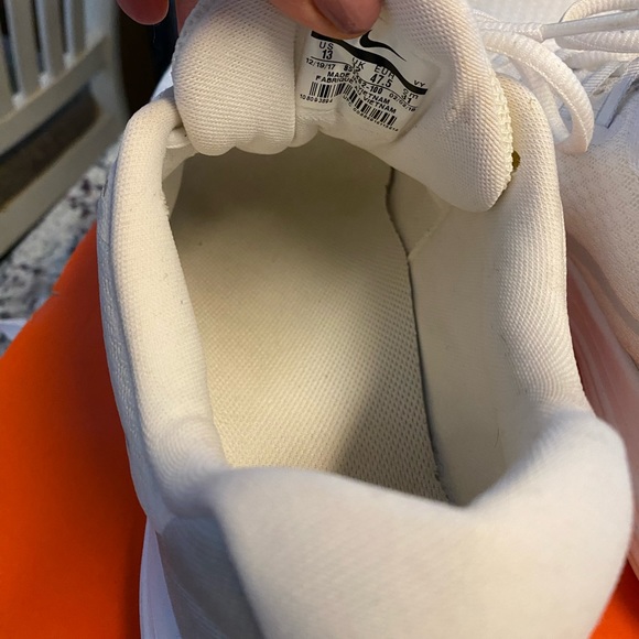 Nike - Picture 8 of 12